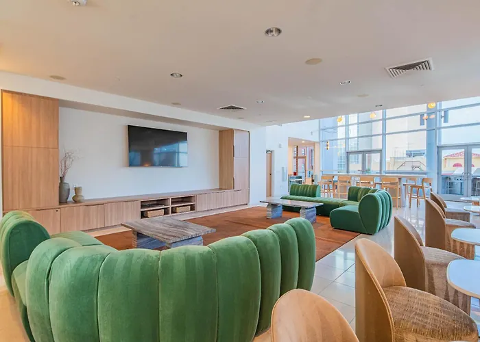 Apartment Stylish Asu Pool Gym Balcony Parking Wd