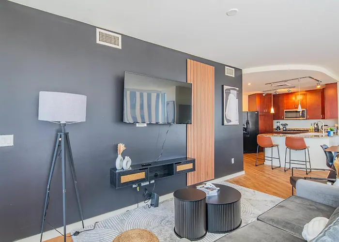 Stylish Asu Pool Gym Balcony Parking Wd Apartment